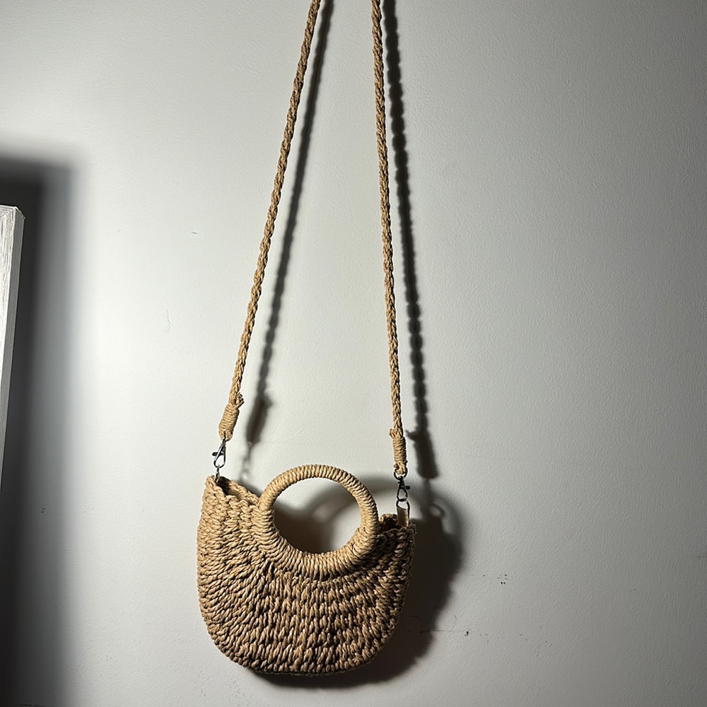 Woven Satchel Bag With Ring Handle
Khaki